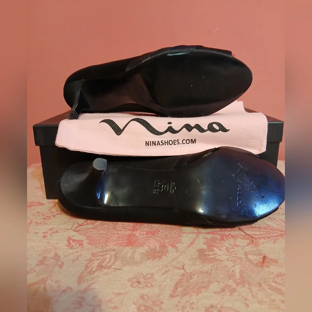 ✨️Nina 'Criana' vintage black satin pump - 39/9m - Picture 4 of 5
